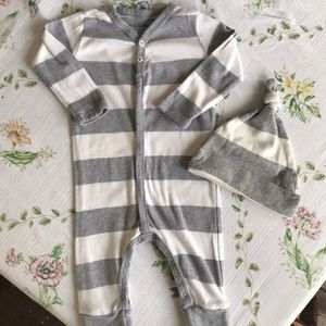 Burt’s Bees Baby One piece with matching beanie